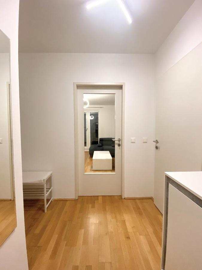 Near Lake Spacious & Furnished Beautiful Apartment Wiedeń Zewnętrze zdjęcie